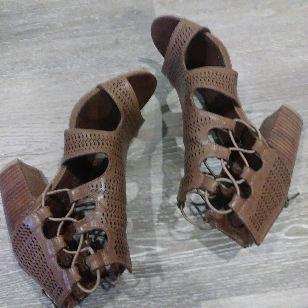 Sandals - Picture 3 of 7